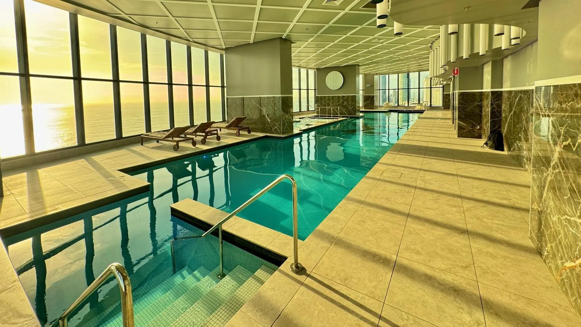 Surfers Beachside Luxury - Stunning Panoramic View Gold Coast