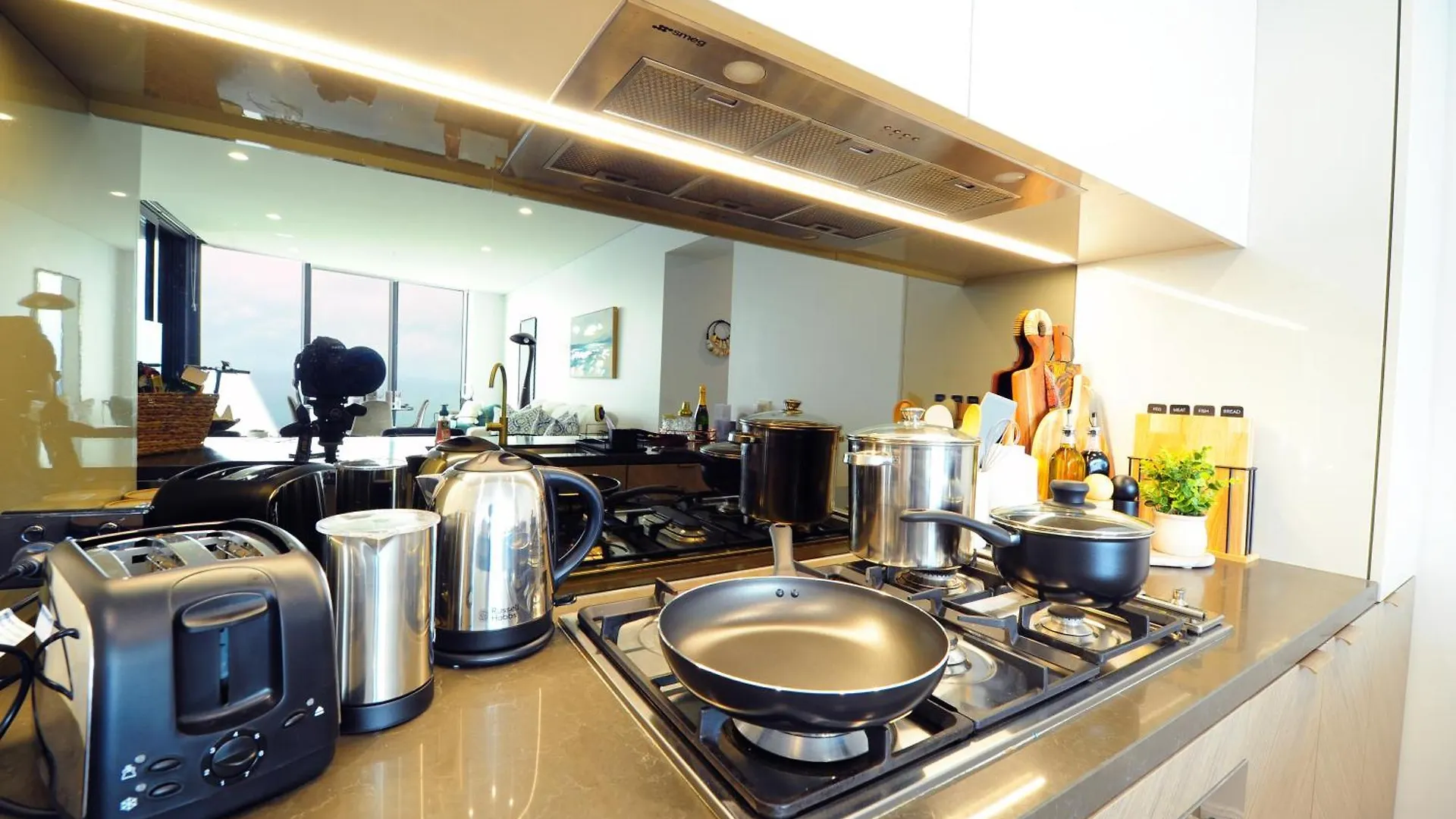 Surfers Beachside Luxury - Stunning Panoramic View Gold Coast Apartment