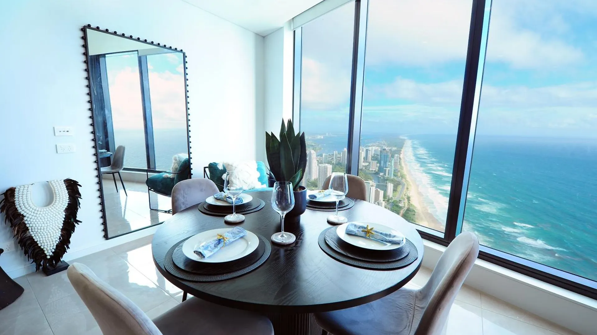 Surfers Beachside Luxury - Stunning Panoramic View Gold Coast Australia
