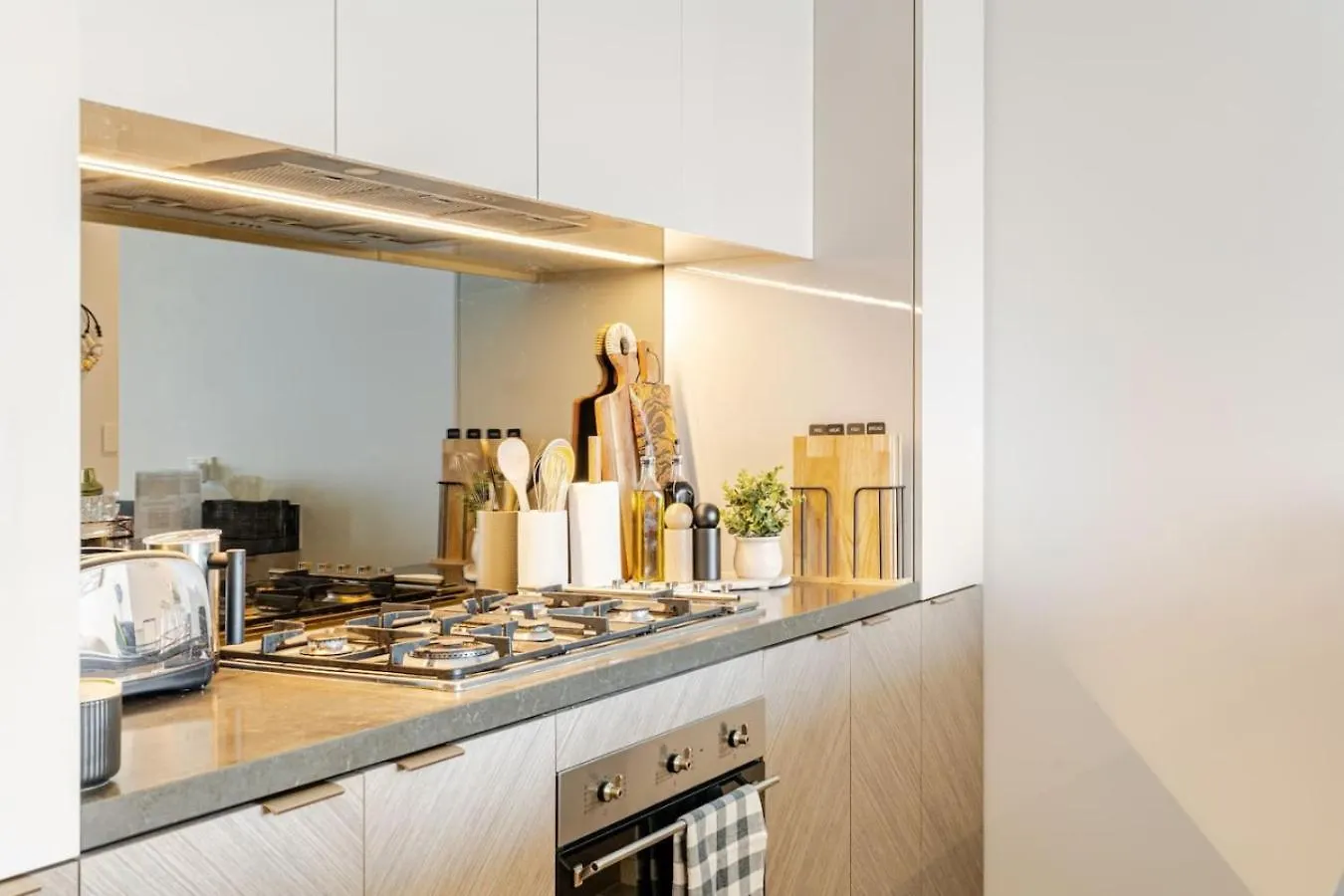 Surfers Beachside Luxury - Stunning Panoramic View Gold Coast Apartment