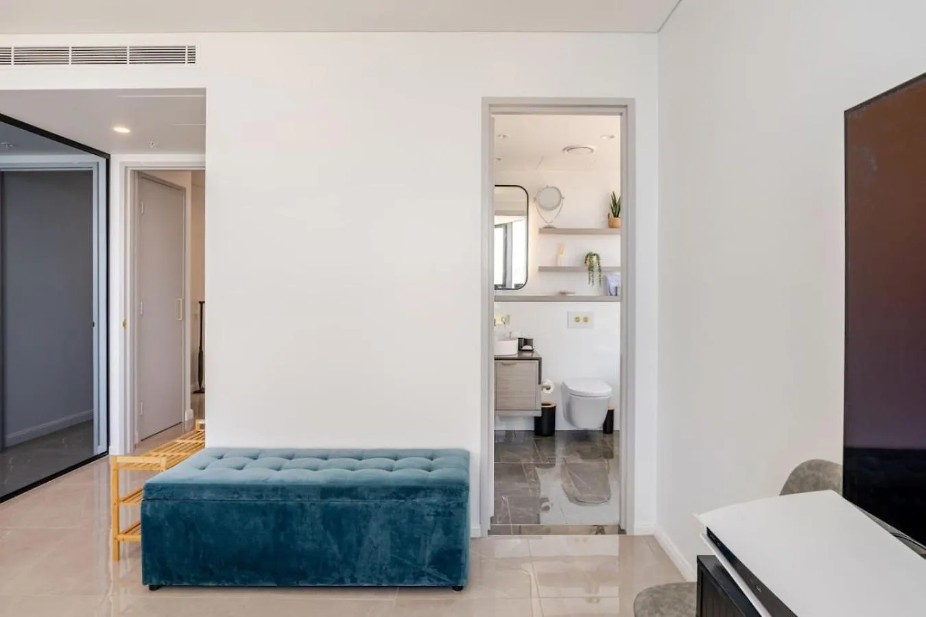 Surfers Beachside Luxury - Stunning Panoramic View Gold Coast Apartment