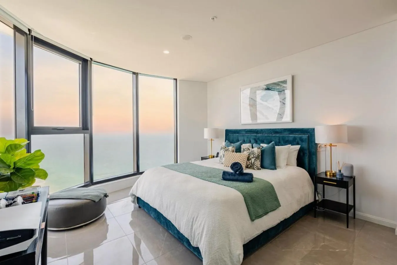 Surfers Beachside Luxury - Stunning Panoramic View Gold Coast
